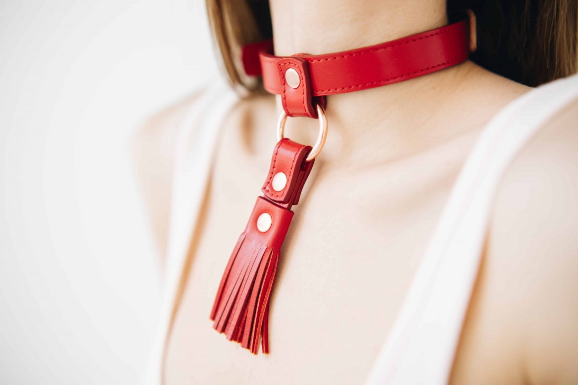 bdsm leather collar with tassel 8 1 scaled