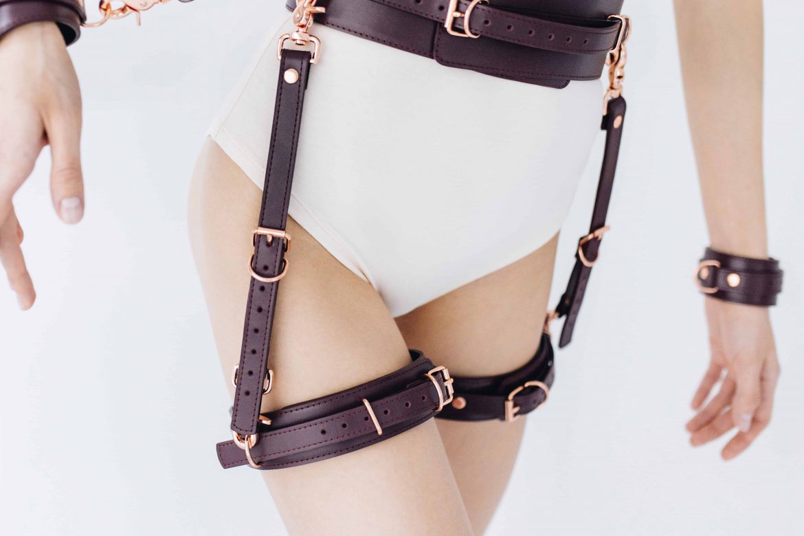 bdsm leather garter pair 3 scaled