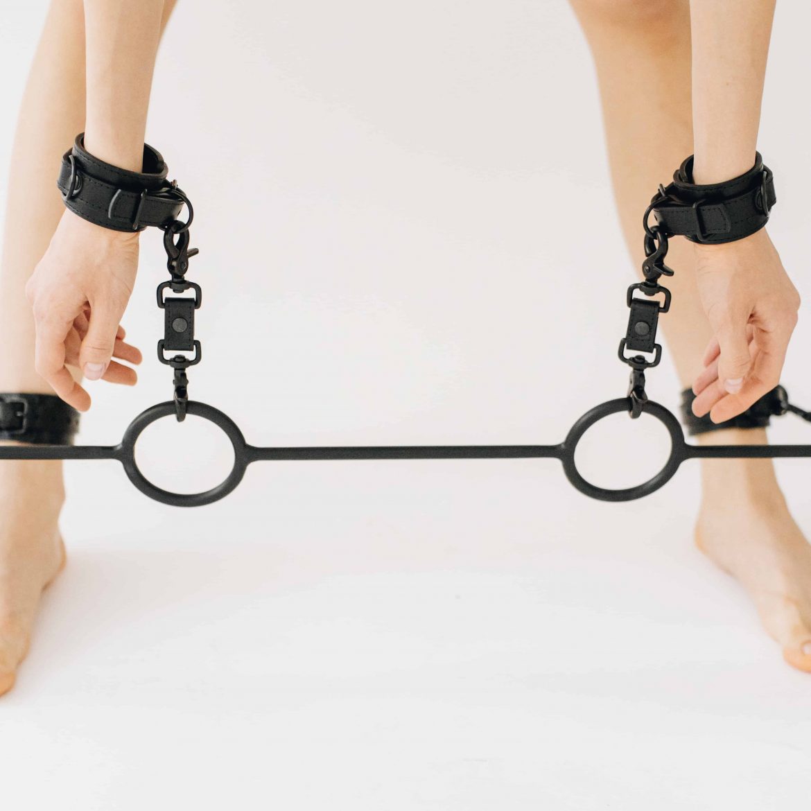 bdsm long spreader bar 9 1 scaled