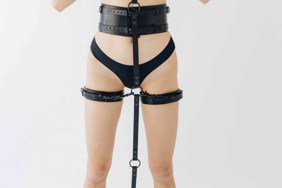 bdsm versatile leather long leash with multiple rings 1 1 scaled