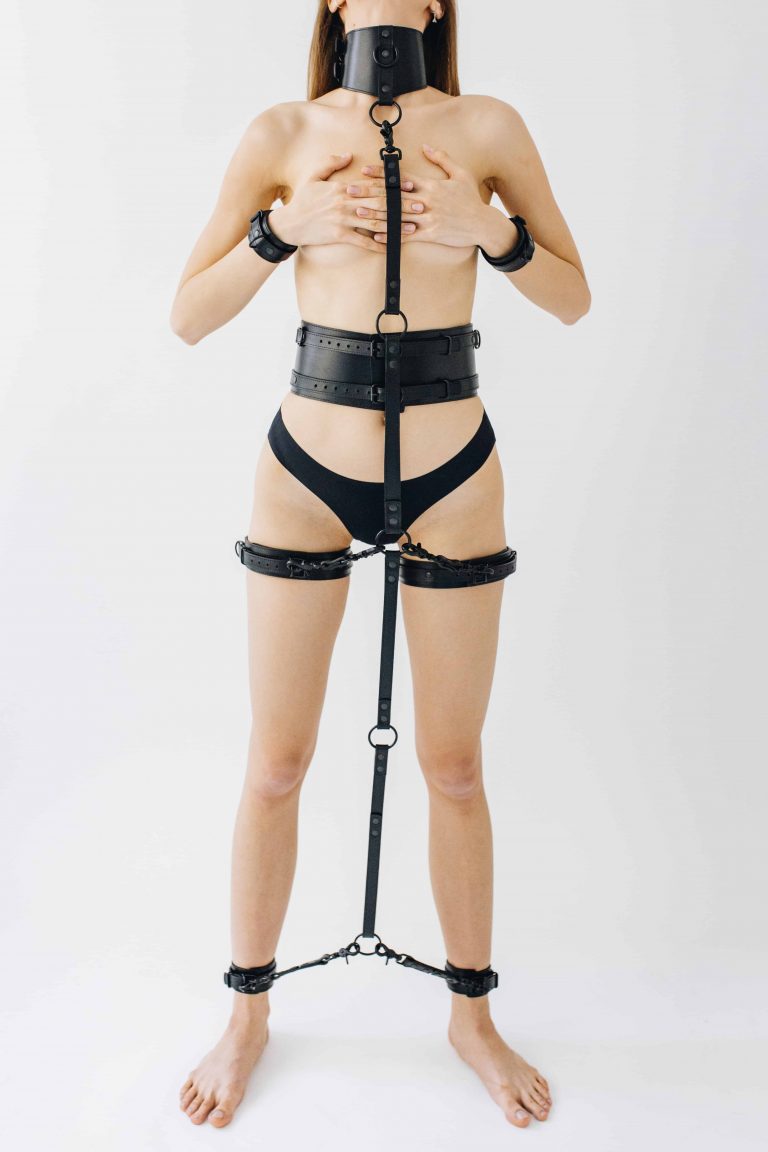 bdsm versatile leather long leash with multiple rings 3 1 scaled